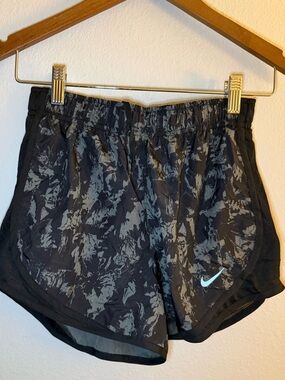 Nike Dri-FIT Tempo Running Shorts Black Gray Abstract Print Women's Medium NWT